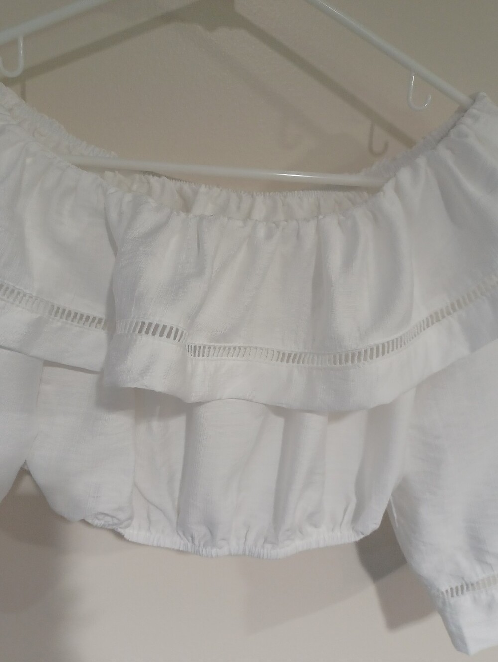 White Elastic Off-Shoulder Crop Top - Picture 3 of 7